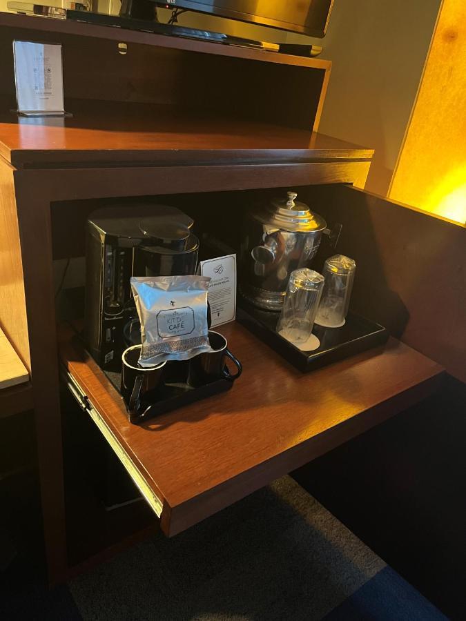 Hotel Emporio Reforma à Mexico Extérieur photo A coffee and tea maker in a hotel room