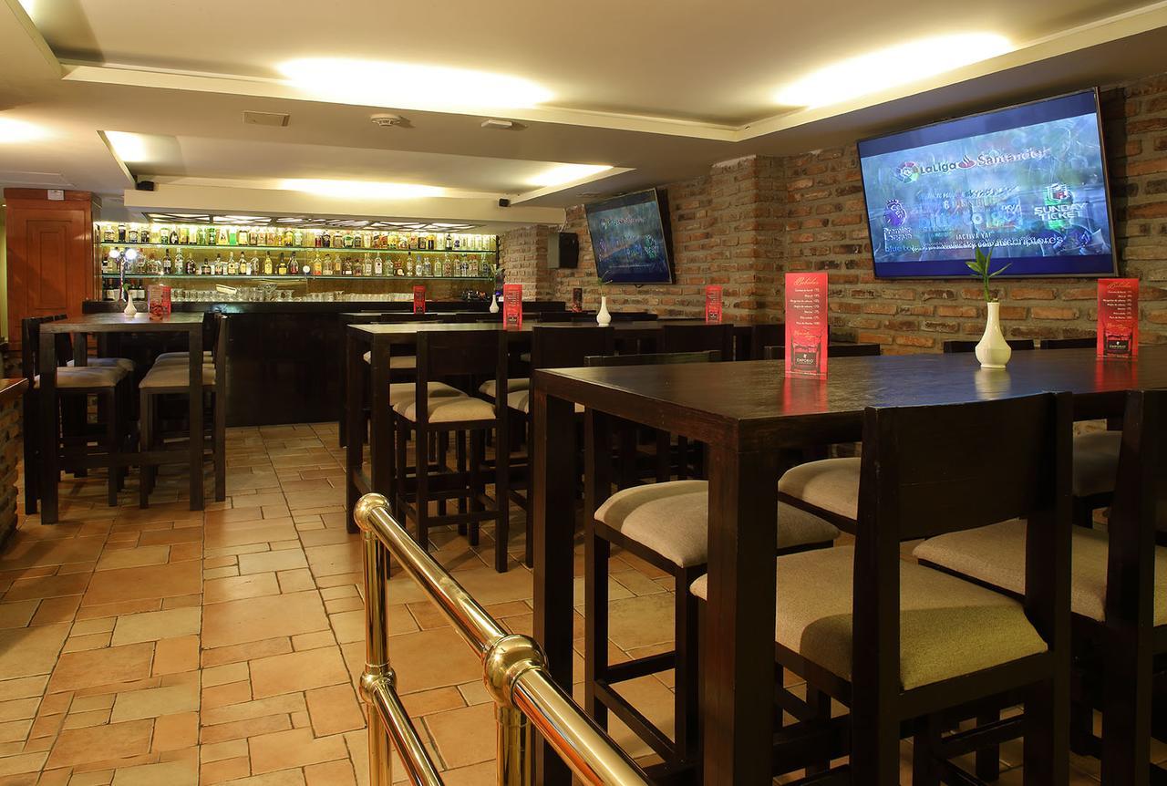 Hotel Emporio Reforma à Mexico Extérieur photo The interior of a sports bar in Warsaw, Poland